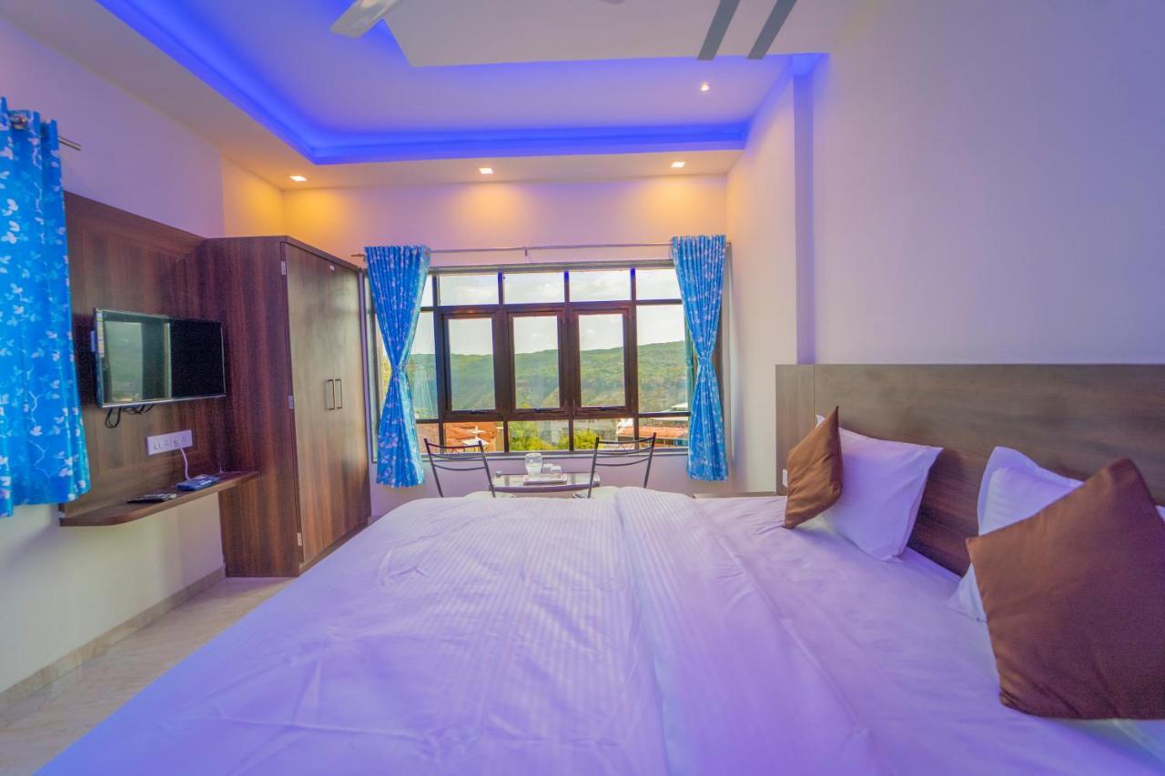 Hotel Veggies Residency & Pure Veg Restaurant Mahābaleshwar Exterior foto