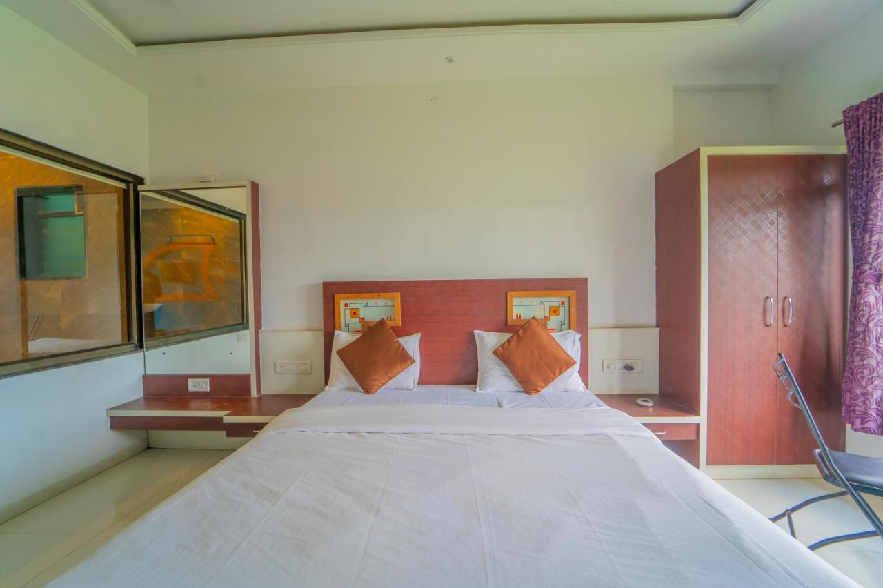 Hotel Veggies Residency & Pure Veg Restaurant Mahābaleshwar Exterior foto